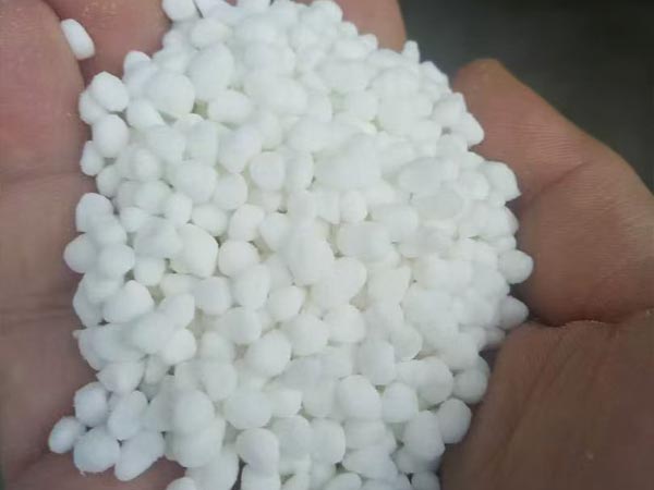 Qual è la differenza tra fertilizzanti a cessione controllata e fertilizzanti a lenta cessione?